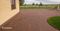 Территория частного дома с применением брусчатки Penter Baltic Klinker Pavers Nuance STT65