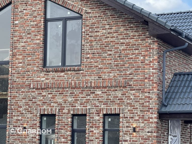 Частный дом с облицовкой кирпичами Богандинский КЗ Монс и Стелс white