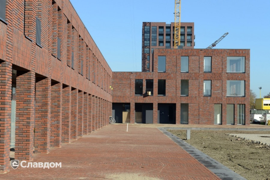 Офисное здание с облицовкой кирпичом Terca HKS Bunt