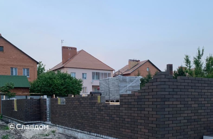 Стройка дома с применением кирпича Вышневолоцкая керамика Графит гладкий 1НФ
