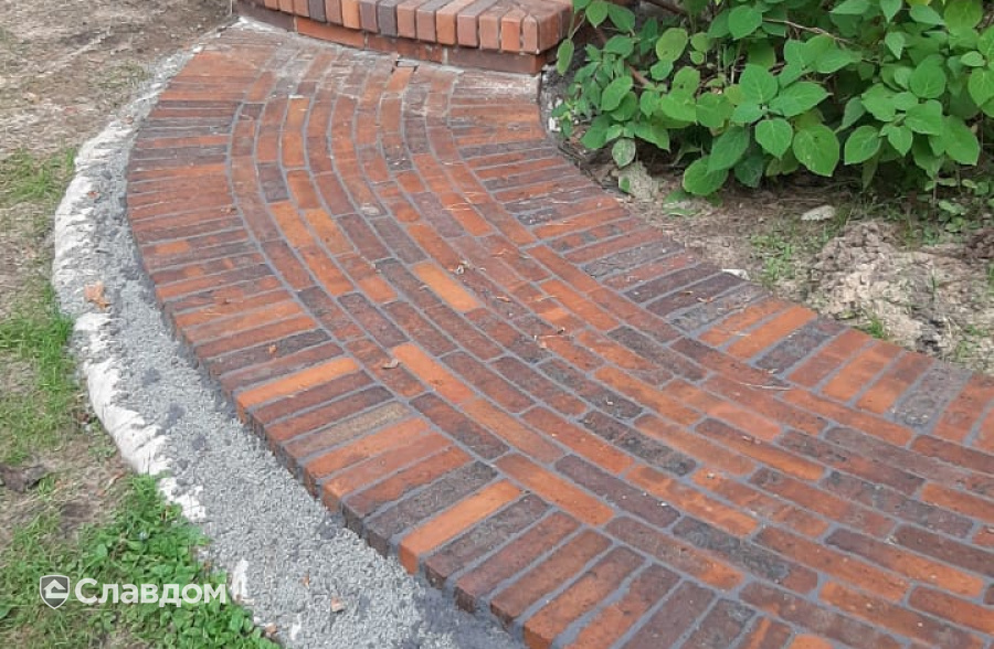 Тротуарная дорожка с мощением брусчаткой Skriabin Ceramics 53