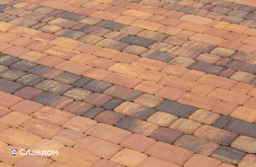 Частный дом в Ленинградской области с мощением плиткой Braer Классико