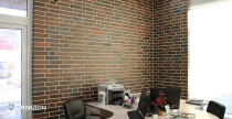 Интерьер офиса с использованием кирпича Terca Red Flame гладкий