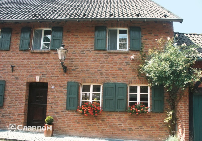 Двухэтажный дом с облицовкой кирпичом Terca Olm-Orme