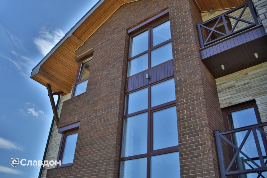 Загородный дом с крышей из черепицы BRAAS