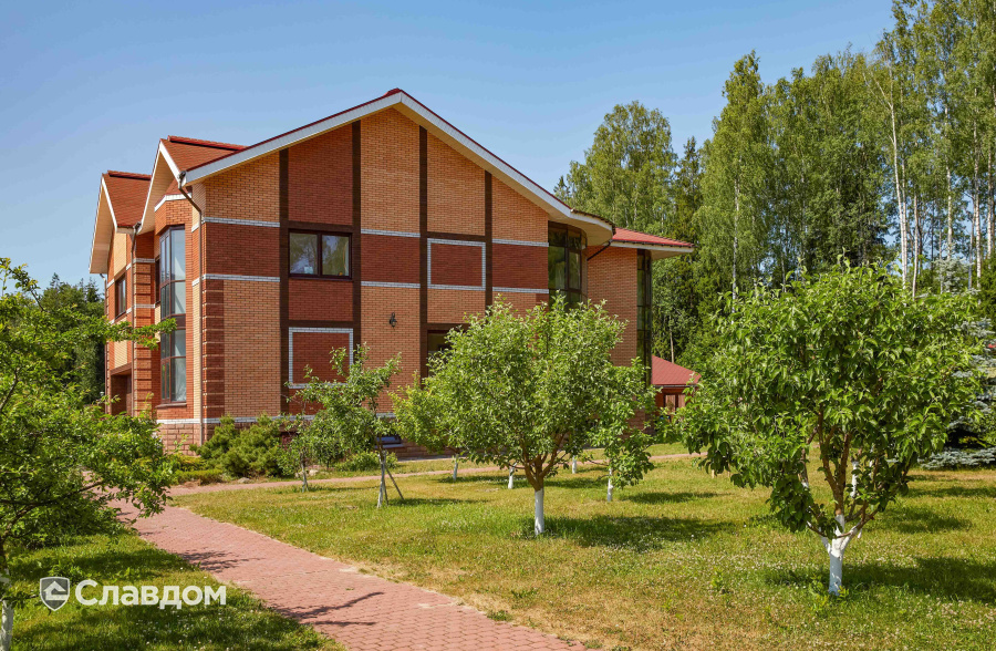 Загородный дом с облицовкой кирпичом ЛСР