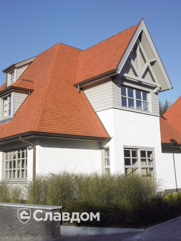 Коттедж с применением керамической черепицы Koramic 301 Plain Tile Smooth Natural Red