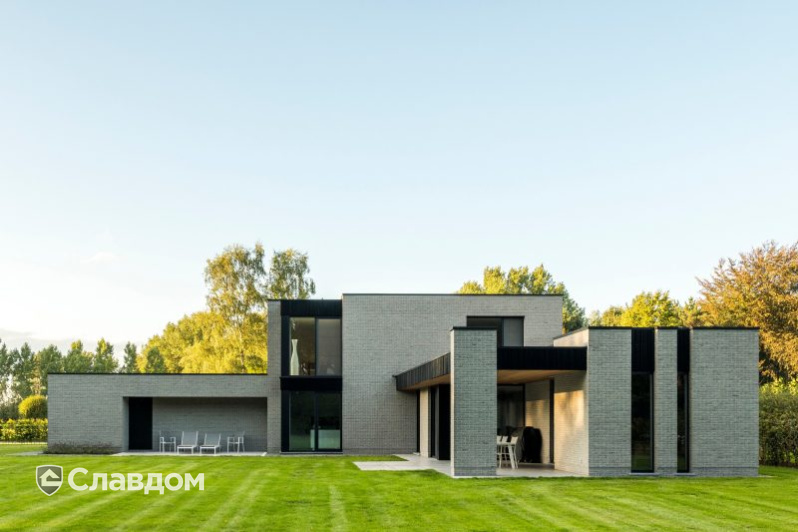 Частный дом в Зелзате с облицовкой кирпичом Terca Agora Alugrijs