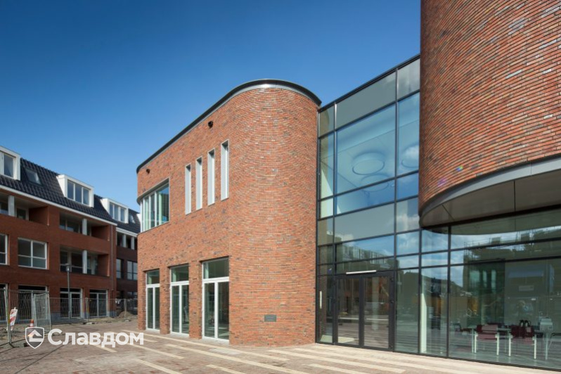 Многофункциональный центр Het Klavier с облицовкой кирпичом Terca Winhov Falls