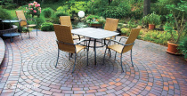 Сад с применением брусчатки Vandersanden Calau 45