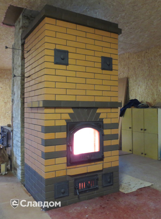 Печь с применением облицовочного кирпича Lode DZINTRA +BRUNIS 