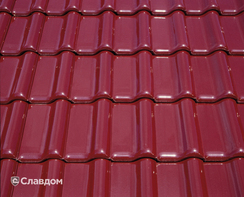 Частный дом с крышей из черепицы Creaton Futura Weinrot Glasiert