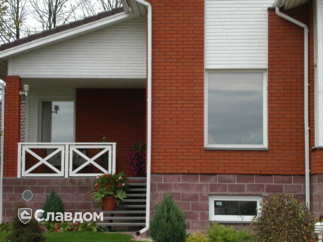 Частный дом с облицовкой кирпичом Terca Red риф