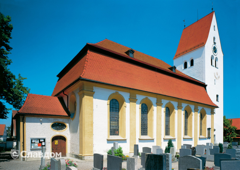 Общественное здание с крышей из черепицы Creaton Biber Klassik Naturrot