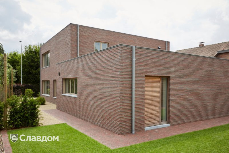 Частный дом в Дестелбергене с облицовкой кирпичом Terca Wasserstrich Special Rood