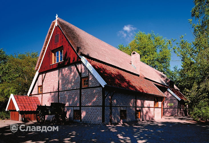Здание с облицовкой фасадной плиткой LHL Terra Cotta