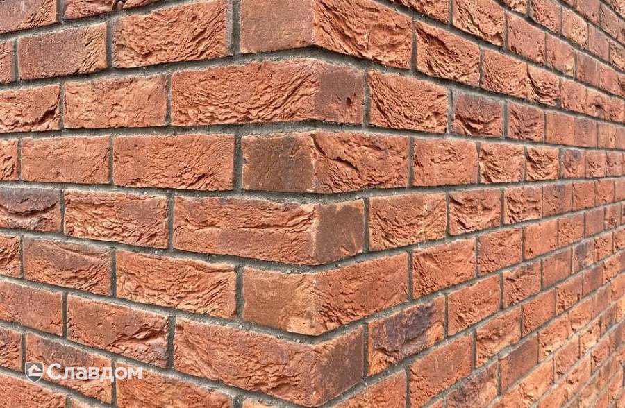 Центр «Катерпиллар Холл» в Тосно с использованием кирпича ENGELS Limburgs Oranje Bont