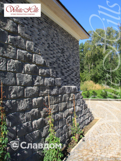 Коттедж с применением облицовочного камня White Hills Бремен Брик 307-80