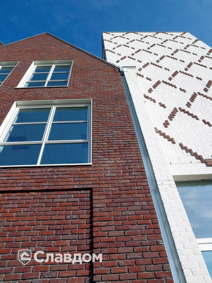 Малоэтажный жилой дом с облицовкой кирпичом Terca Heukelom