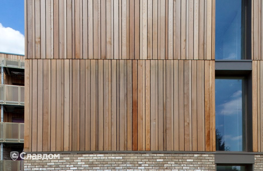 Трехэтажный жилой дом с облицовкой кирпичом Terca Bronsgroen