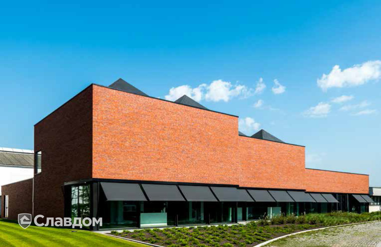 Новое здание инженерного офиса с облицовкой кирпичом Terca Metropolis Aula