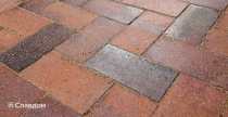 Пешеходная дорожка с применением брусчатки MUHR 04S Rotbraun-bunt special