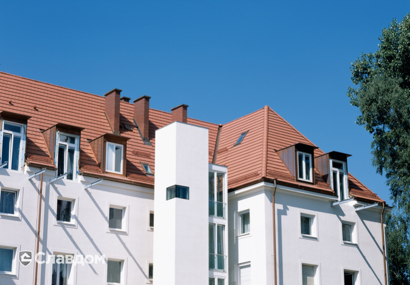 Дом с мансардой с крышей из черепицы Creaton Domino Naturrot