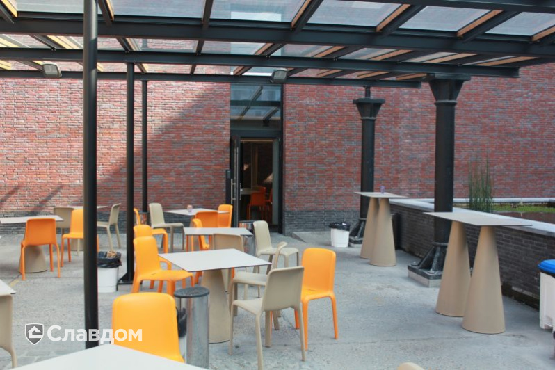 Офис в Мускроне с облицовкой кирпичом Terca Paarsblauw