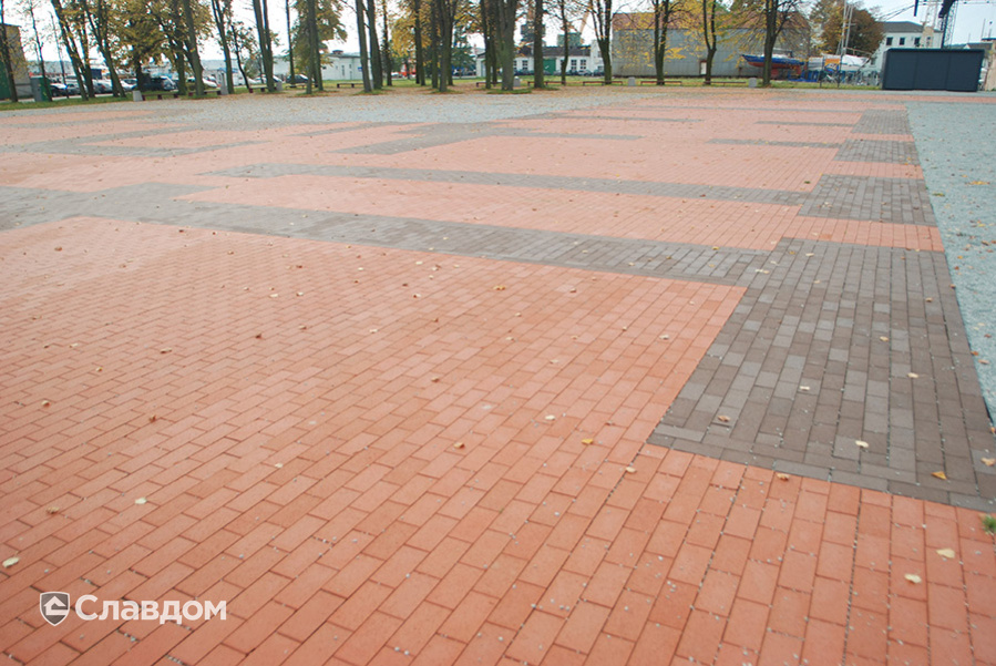 Площадь с применением брусчатки Penter Baltic Klinker Pavers Classic и Braun