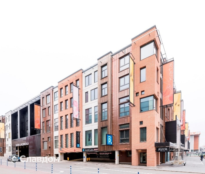 Офисное здание с облицовкой кирпичом Terca Red гладкий