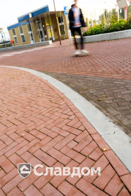 Железнодорожная станция с применением брусчатки Penter Argenti, Bruno и Mastiek