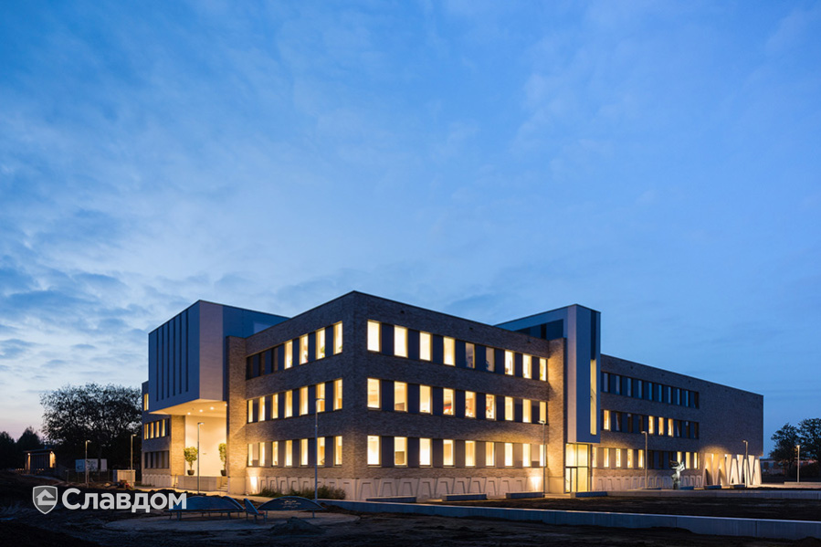 Школа Augustinianum с облицовкой кирпичом Terca Mystic Falls