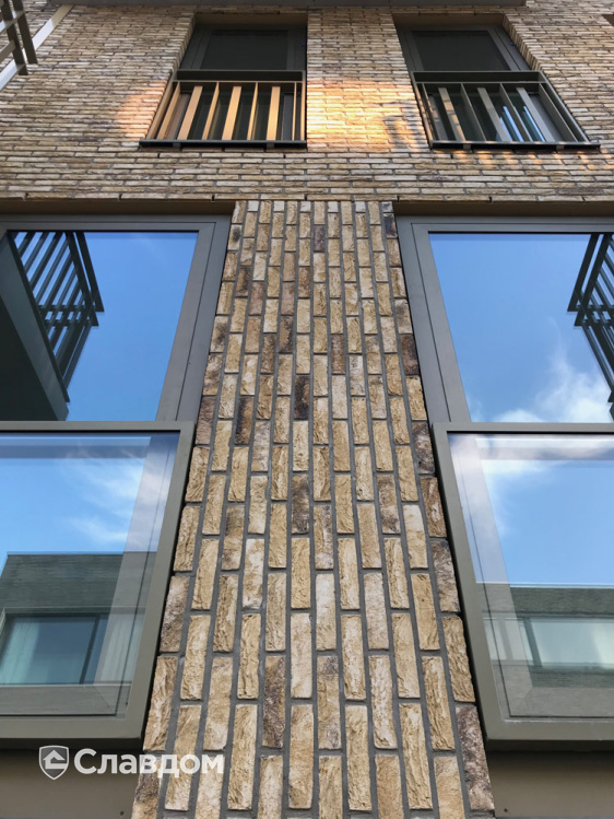 Многоэтажный дом с применением керамического кирпича ENGELS HANDFORM Tanganyika