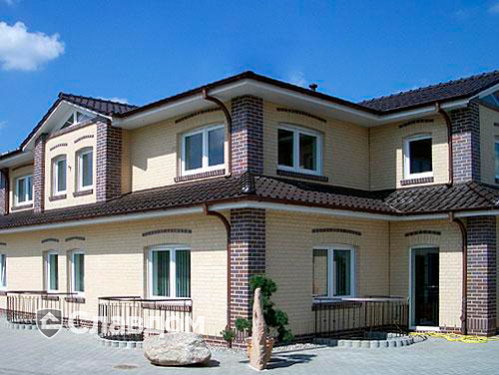 Частный дом с облицовкой кирпичом Roben Ravello sandweiss