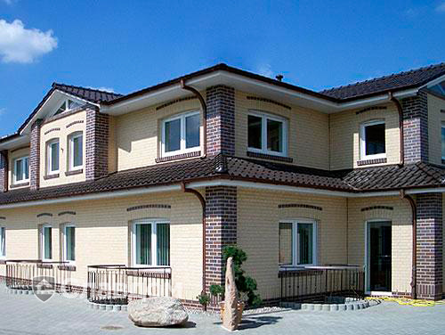 Частный дом с облицовкой кирпичом Roben Ravello sandweiss