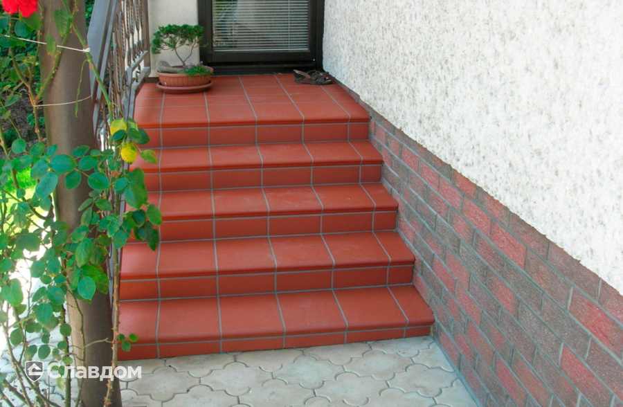 Частный дом со ступенями Stroeher Terra 215 patrizierrot