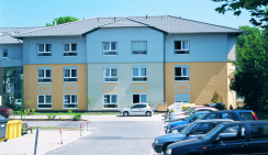 Многоквартирный дом с крышей из черепицы Creaton Futura Grau engobiert