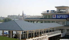 Речной ресторан с применением мягкой кровли TEGOLA Нордик Синий